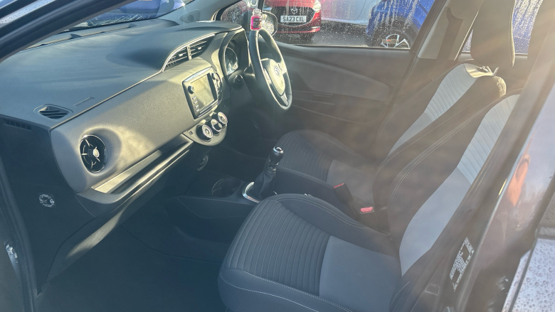 Toyota Yaris 1.5 VVT-i Icon Tech 5dr Petrol Hatchback